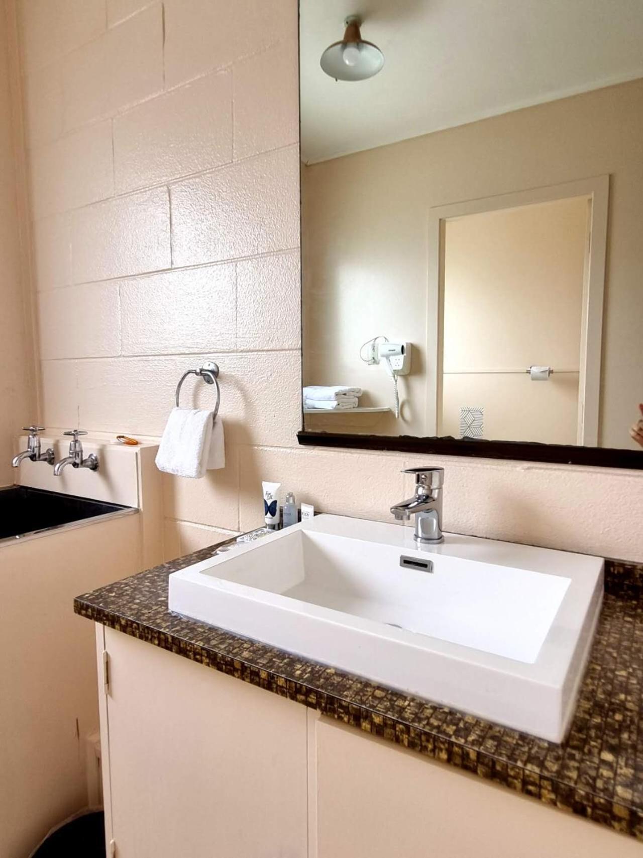Cedar Lodge Motel แฮมิลตัน ภายนอก รูปภาพ