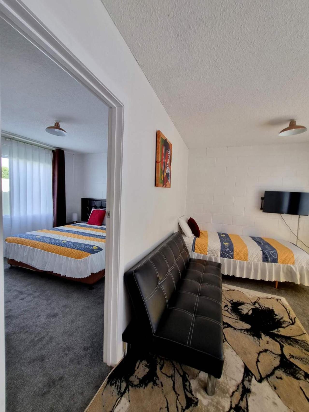 Cedar Lodge Motel แฮมิลตัน ภายนอก รูปภาพ